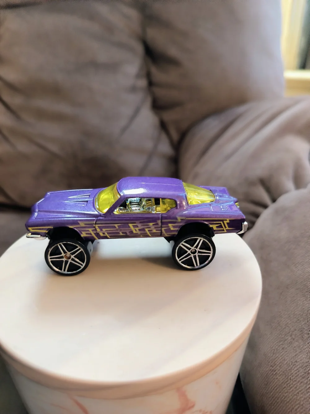 Hot Wheels 1971 Buick Riviera  1/64 Scale